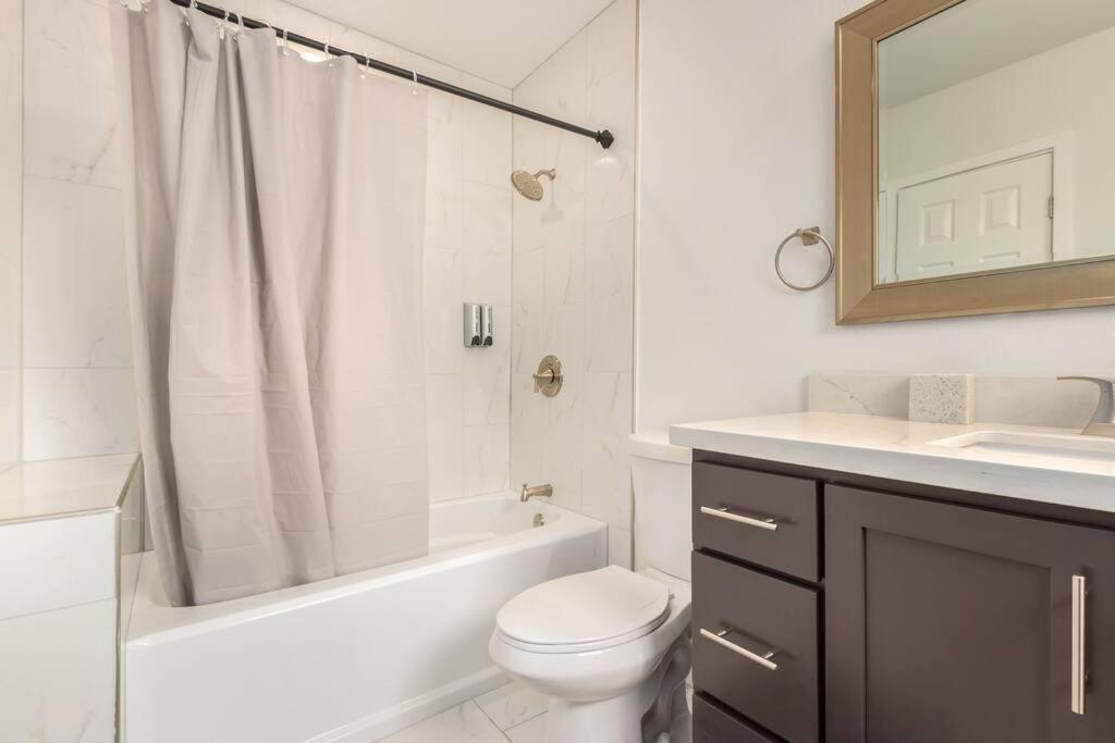 Your Downtown With Amenities Unit B Apartment *